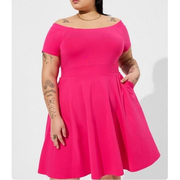 TORRID NWT Mini Foxy Off Shoulder Skater Dress - Picture 1 of 6